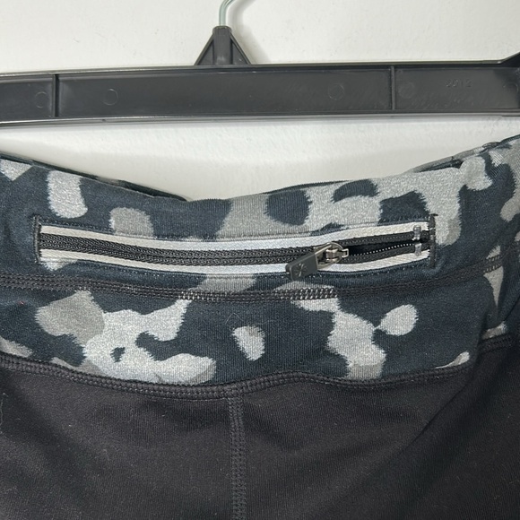 Athleta Be Free Leopard Print Bike Shorts - Picture 5 of 6